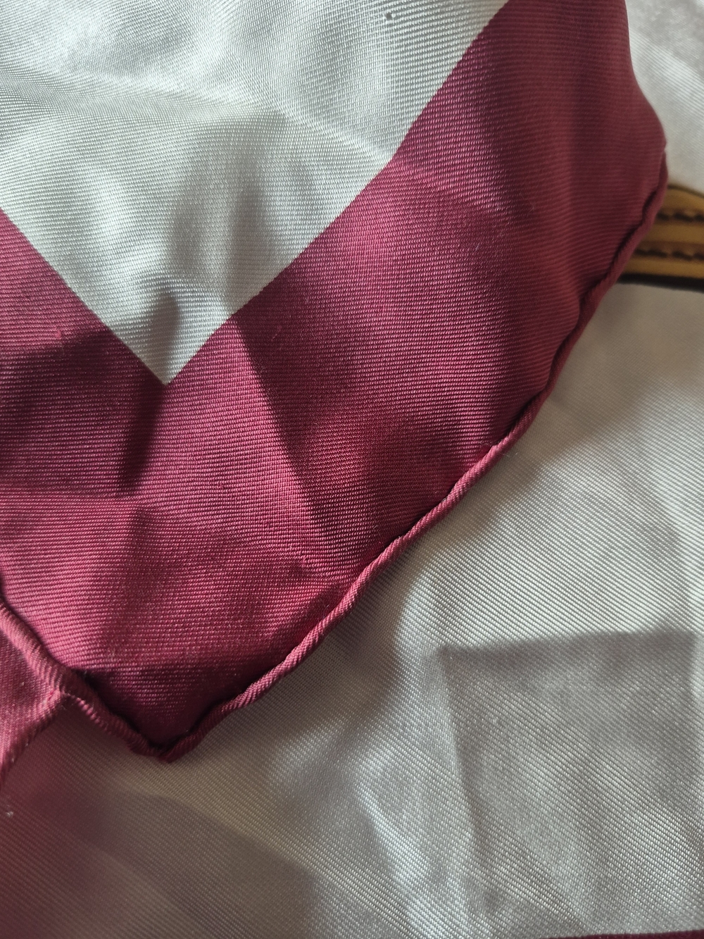 Pierre Baccara White & Burgundy Gold Horse Pattern 100$Silk Scarf Lyon Paris - Picture 8 of 13